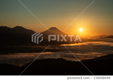 Mount Yotei at sunrise - a breathtaking sight 138098046