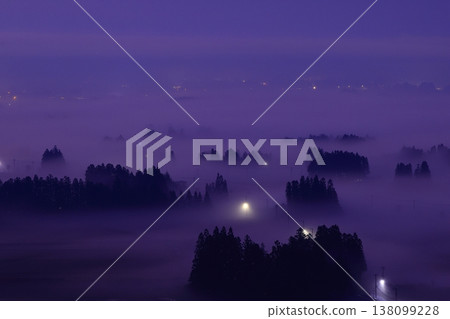 Fog dyed by the morning glow Fog dyed by the morning glow 138099228