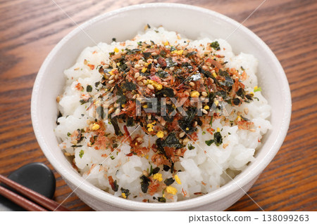 Sprinkle rice Sprinkle rice 138099263
