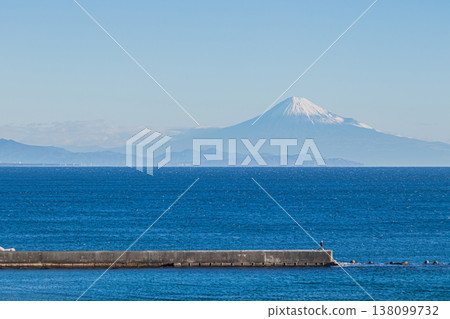 A view of Mt. Fuji from around Omaezaki Port in Omaezaki City (Shizuoka Prefecture) A view of Mt. Fuji from around Omaezaki Port in Omaezaki City (Shizuoka Prefecture) 138099732