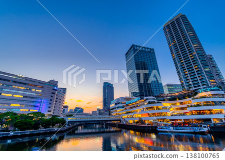 橫濱灣區的黃昏 138100765