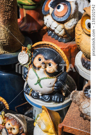 Shigaraki specialty: Tanuki (raccoon dog) figurine Shigaraki specialty: Tanuki (raccoon dog) figurine 138102542