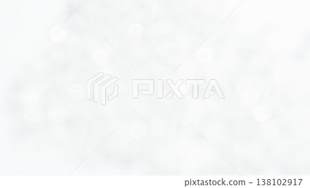 以白色散景光為背景，營造出雪景效果。 138102917