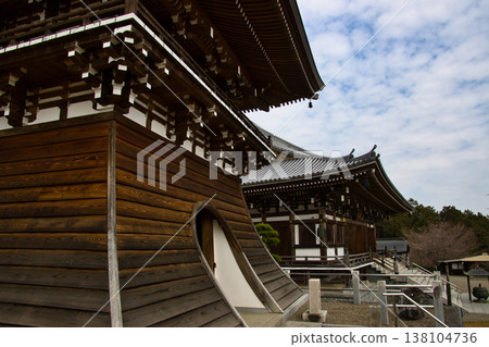 駒山聖天院正樂寺:鐘樓與正殿,埼玉縣日高市 駒山聖天院正樂寺:鐘樓與正殿,埼玉縣日高市 138104736