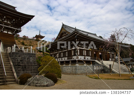 駒山聖天院正樂寺:鐘樓與正殿,埼玉縣日高市 駒山聖天院正樂寺:鐘樓與正殿,埼玉縣日高市 138104737