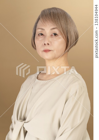 老年女性的髮型 老年女性的髮型 138104944