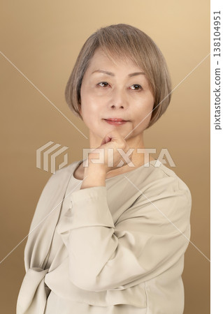 老年女性的髮型 老年女性的髮型 138104951