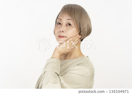 老年女性的髮型 老年女性的髮型 138104971