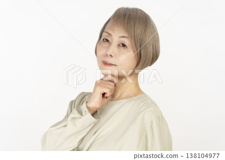 老年女性的髮型 138104977