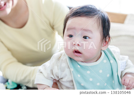 寶貝和媽媽 138105046