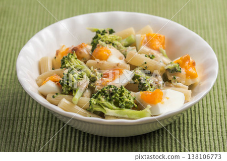 Broccoli and egg macaroni salad 138106773