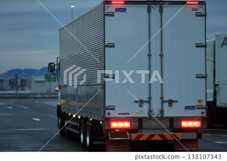 Logistics truck 138107343