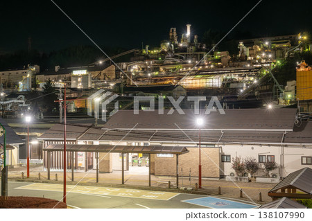 A massive factory night view spread across a hillside (Annaka City, Gunma Prefecture) A massive factory night view spread across a hillside (Annaka City, Gunma Prefecture) 138107990