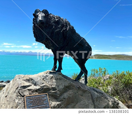 New Zealand: Statue of a shepherd dog New Zealand: Statue of a shepherd dog 138108101