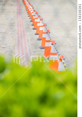 "Park" (March) [Material] A long string of red traffic cones, construction 138108161