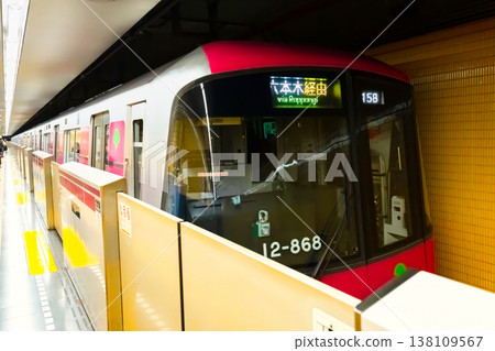 A view of a Toei Oedo Line train and platform. A view of a Toei Oedo Line train and platform. 138109567