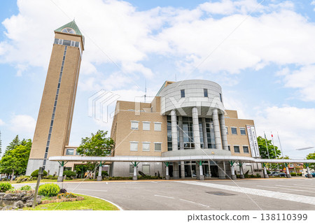 北海道上川郡美瑛町:美瑛町市政廳,這裡是日本主要的旅遊目的地之一。 北海道上川郡美瑛町:美瑛町市政廳,這裡是日本主要的旅遊目的地之一。 138110399