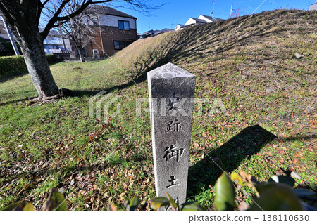 Kyoto, Odoi: Earthen ramparts built by Hideyoshi that remain in various places. Kyoto, Odoi: Earthen ramparts built by Hideyoshi that remain in various places. 138110630
