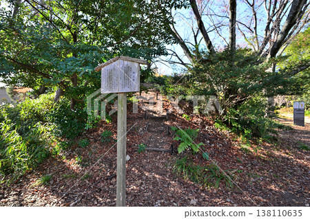 Kyoto, Odoi: Earthen ramparts built by Hideyoshi that remain in various places. 138110635