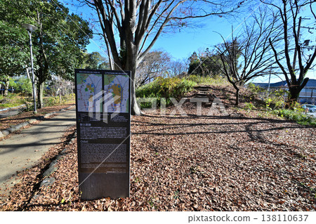 京都,大土井:豐臣秀吉建造的土質城牆,現存於各地。 京都,大土井:豐臣秀吉建造的土質城牆,現存於各地。 138110637