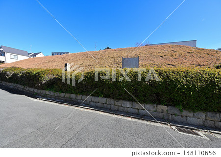 Kyoto, Odoi: Earthen ramparts built by Hideyoshi that remain in various places. 138110656