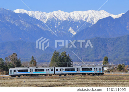 在Otori線的早春的Azumino 138111095