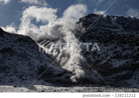 硫磺山,一座活火山 硫磺山,一座活火山 138111212
