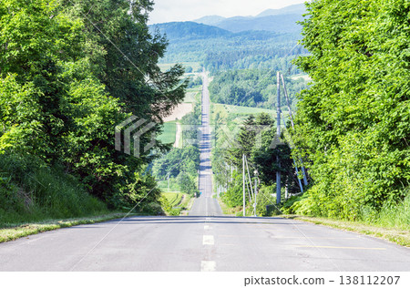 北海道上富良野町，上富良野八景，夏日雲霄飛車之路 138112207