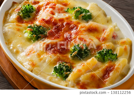 Macaroni gratin of shrimp and broccoli Macaroni gratin of shrimp and broccoli 138112256