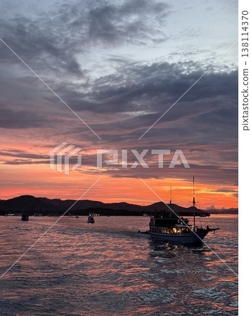 Indonesia Komodo Island Cruise Sunset Indonesia Komodo Island Cruise Sunset 138114370
