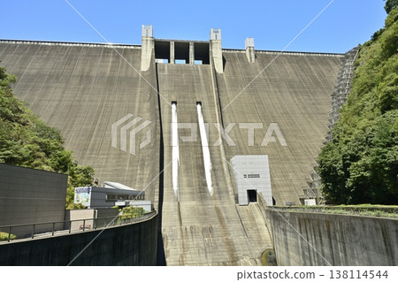 宮瀨水壩開始向遊客放水 138114544