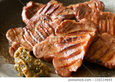 Cattle noon 138114693