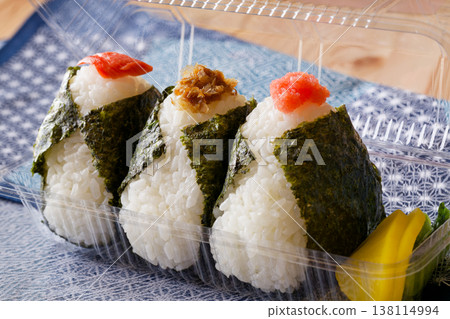 Rice balls (cod roe, salmon, bonito flakes) Rice balls (cod roe, salmon, bonito flakes) 138114994