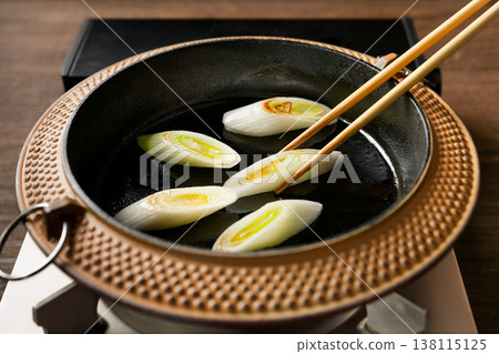 Sukiyaki (with green onions) Sukiyaki (with green onions) 138115125