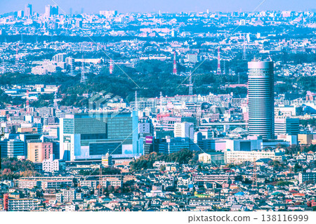 日本橫濱都市景觀旅遊需求正在復甦…（展現了熙熙攘攘的新橫濱站和橫濱王子酒店等景象）邁向新時代… 138116999