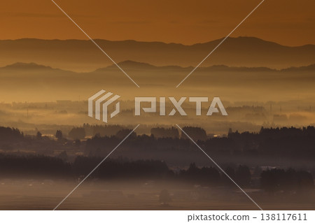 The sea of clouds dyed in the morning glow The sea of clouds dyed in the morning glow 138117611
