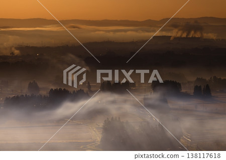The sea of clouds dyed in the morning glow The sea of clouds dyed in the morning glow 138117618