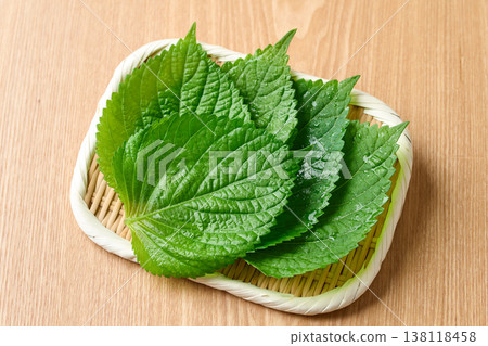 Egoma leaves 138118458