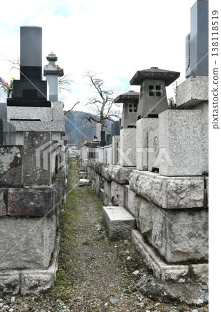 Grave Grave 138118519