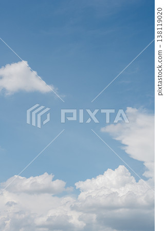 夏天的藍天白雲 138119020