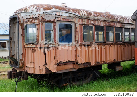 津輕鐵道Nahafu 1200系列列車停在津輕五所川原站 津輕鐵道Nahafu 1200系列列車停在津輕五所川原站 138119058
