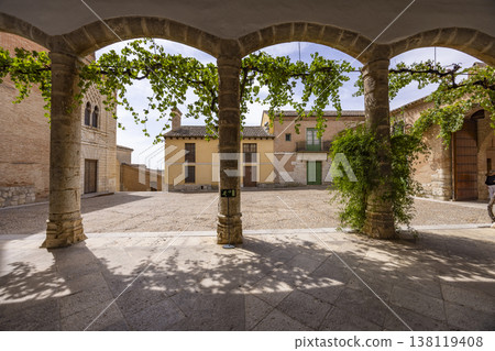 Stone arches framing historic Tordesillas town square 138119408