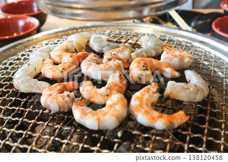 grilled shrimp , grilled prawn in the oven or Korean barbecue grilled shrimp , grilled prawn in the oven or Korean barbecue 138120458