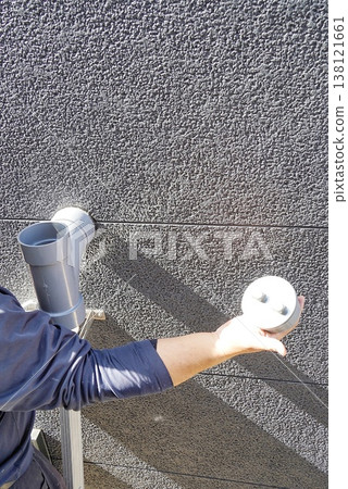 新建房屋二樓衛生間的明裝管道工程。 新建房屋二樓衛生間的明裝管道工程。 138121661
