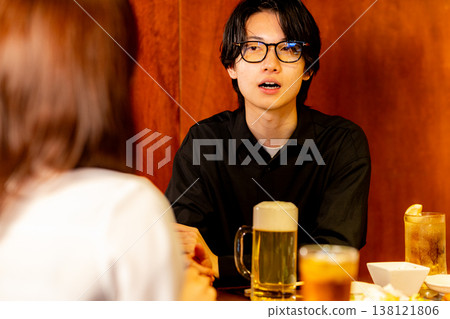 A man who drinks beer in a pub 138121806