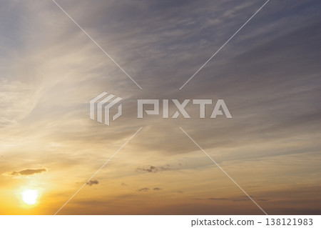 雲層之上的夕陽 138121983