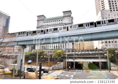 從汐留站出發，百合海鷗線就在前方。 138123195