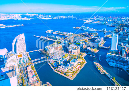 三艘日本豪華郵輪齊聚橫濱港，構成了一幅罕見而壯觀的景象！它們分別是日本丸號、三井大和號、飛鳥二號以及兩艘鉸接式郵輪。 138123417