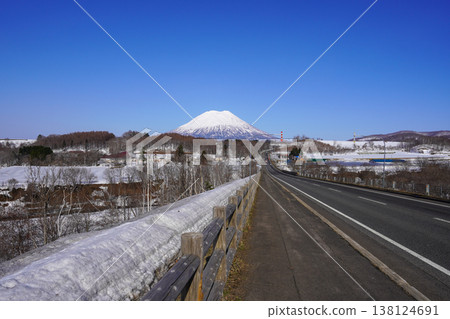 從二世古町黑川郡的羊蹄山觀景點看到的羊蹄山(2026年3月) 從二世古町黑川郡的羊蹄山觀景點看到的羊蹄山(2026年3月) 138124691
