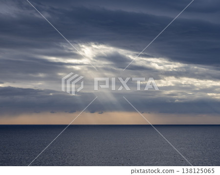 傾瀉入海的天使之梯 傾瀉入海的天使之梯 138125065